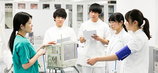 総合病院・大学病院などで活躍していた経験豊富な専任教官が直接指導