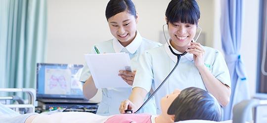 大学医学部でも実施される実践的な演習を先行導入