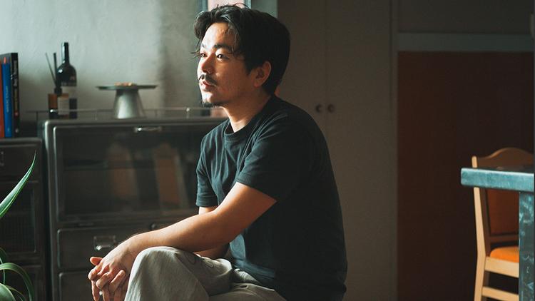 独立しても繋がるモードの人脈／インテリア学科卒・渡邊広樹氏インタビュー