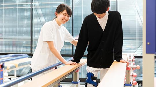 東海地区で唯一、夜間部3年制！働きながら「理学療法士」を目指せる。