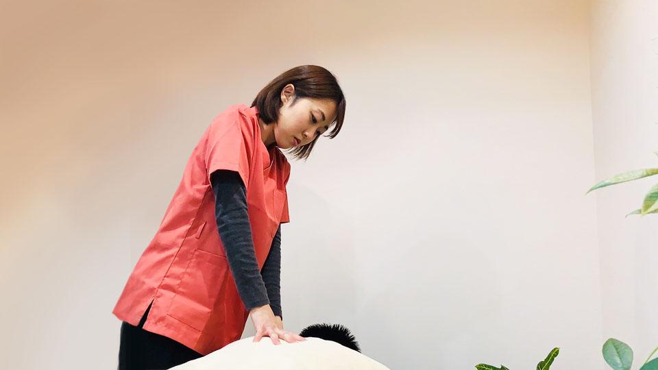 ダブルライセンス取得が施術の幅を広げた。訪問鍼灸の道で、医療と介護の架け橋として活躍！