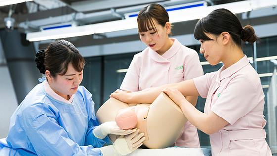 分娩介助技術を体得する「助産診断・技術学」