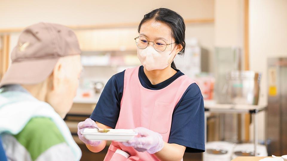 日々、チーム医療を実践する介護福祉士。