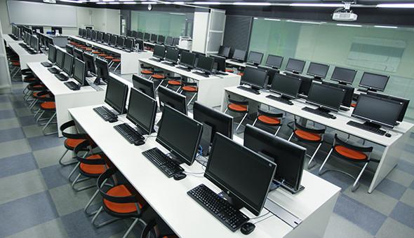 コンピュータルーム