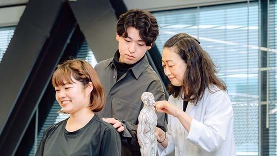 身体のツボを知る「経絡経穴学Ⅰ・Ⅱ」
