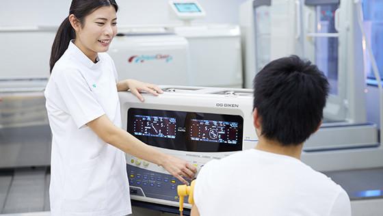 痛みを抑え回復を助ける「物理療法実習」