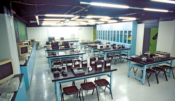 基礎工学実習室