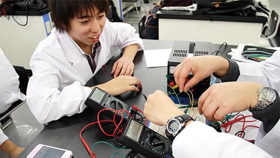 医療機器の原理を学ぶ「電子工学実習」