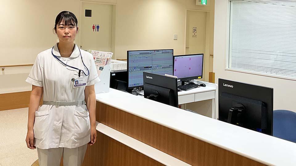 母子と家族に寄り添い、成長を重ねる助産師。