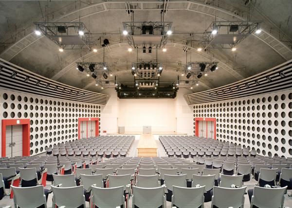 コクーンホールA（450人収容）