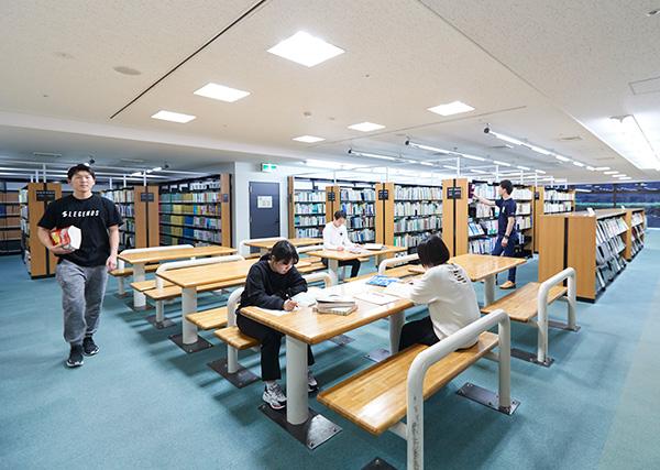 図書館（42,160冊蔵書）