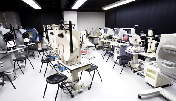 視能訓練実習室（暗室）