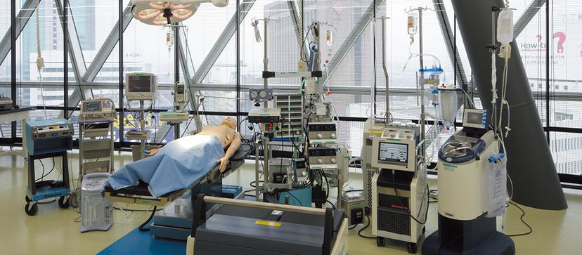 手術室・ICU・透析室、全国でも屈指の学内環境で最先端の実践授業を展開