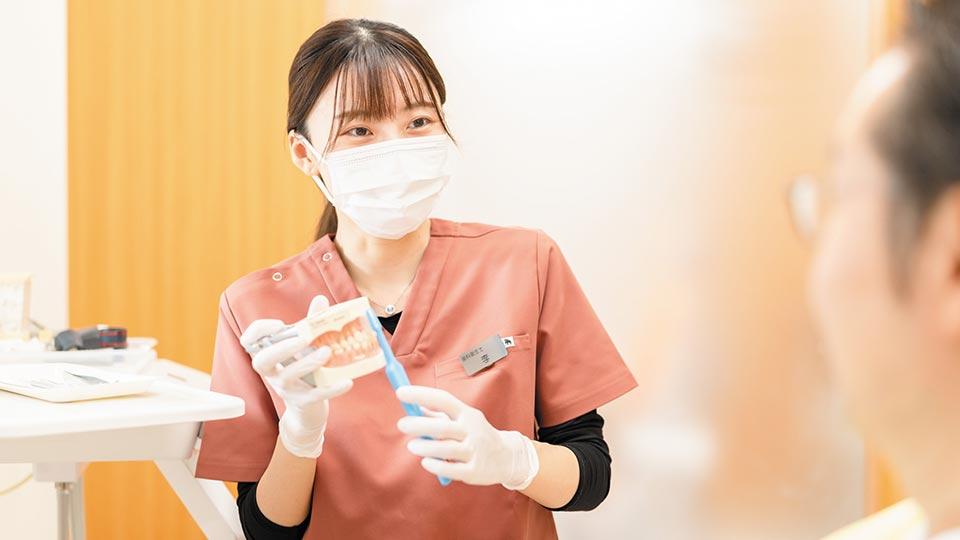 短所を長所に変え、活躍する歯科衛生士。