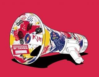 Red Bull × King Gnuのキャンペーン広告。ステッカーを貼ったりグラフィティをのせたりしたメガホンが印象的な作品。