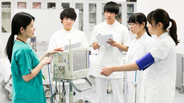 総合病院・大学病院などで活躍していた経験豊富な専任教官が直接指導