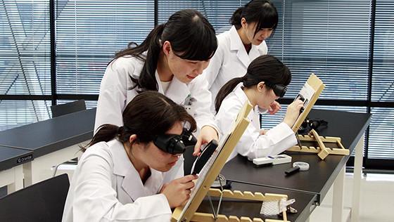 幅広い学習展開「視能障害リハビリテーション学」