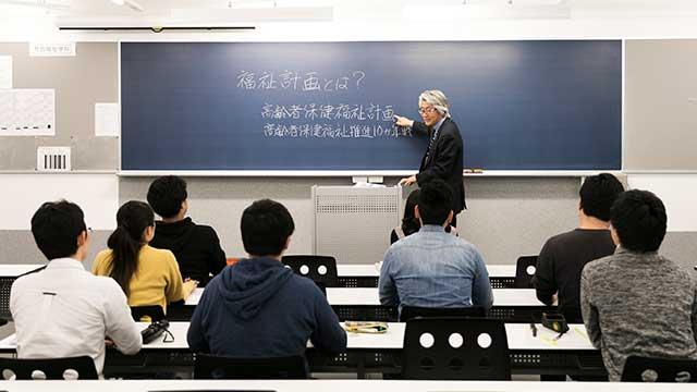 充実の国家試験対策で高い合格実績　ポイントを絞った授業を展開
