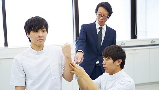 専任教官の実践授業「身体障害治療学」