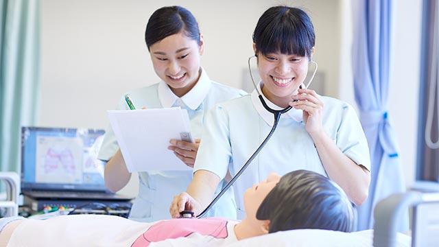 大学医学部でも実施される実践的な演習を先行導入