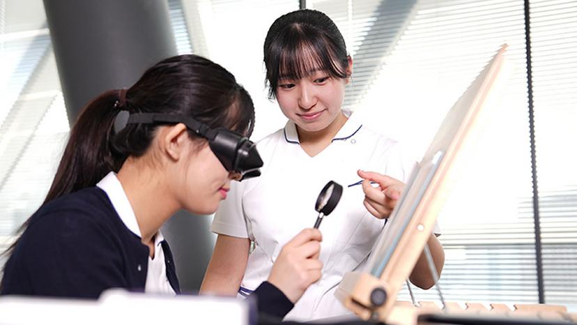 実習重視の授業を展開！視覚障害疑似体験